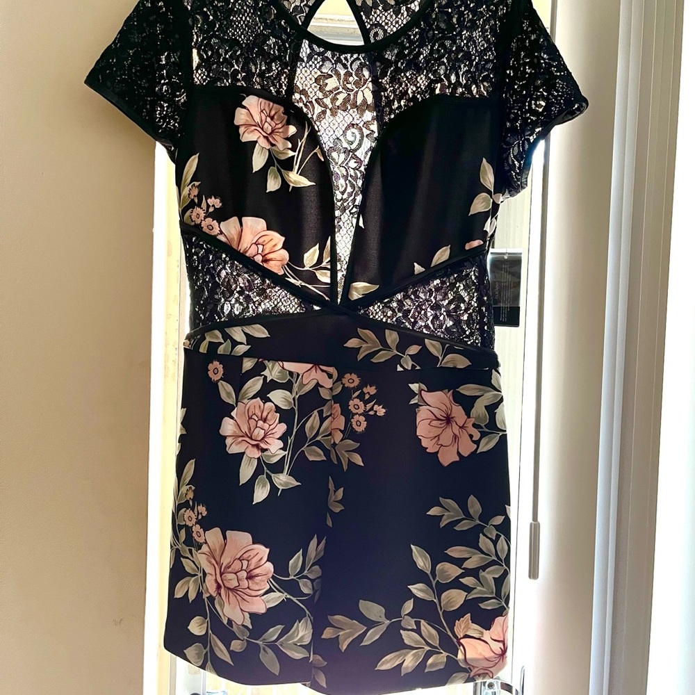 NWT GUESS FLORAL LACE ROMPER SHORTS SIZE XL